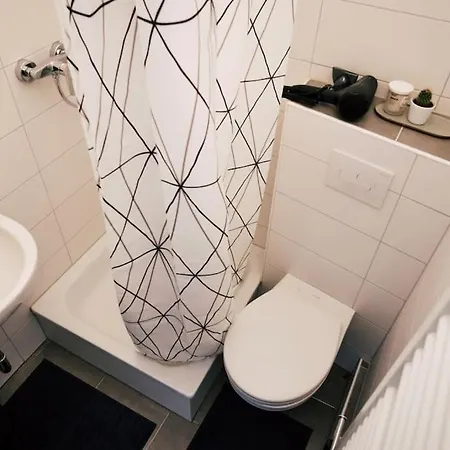 Sanierter Altbau, 2 Zimmer, 24-7 Check-in *