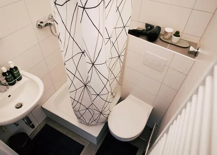 Sanierter Altbau, 2 Zimmer, 24-7 Check-in *