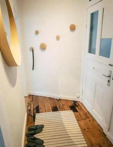 Sanierter Altbau, 2 Zimmer, 24-7 Check-in Apartment Kiel